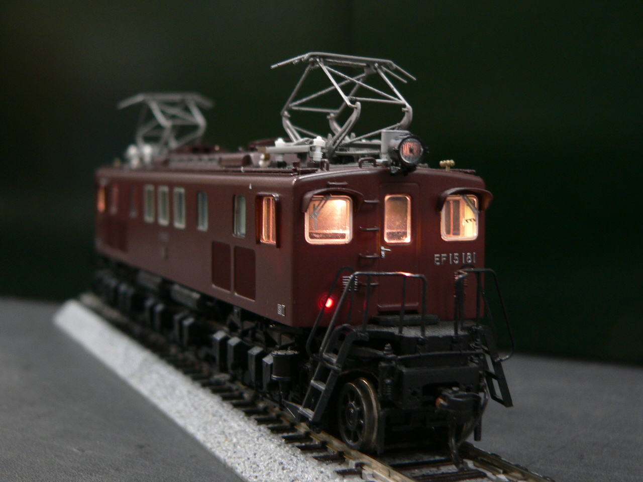 天賞堂のEF15最終タイプ（7窓Hゴム）に永末システム製DCC