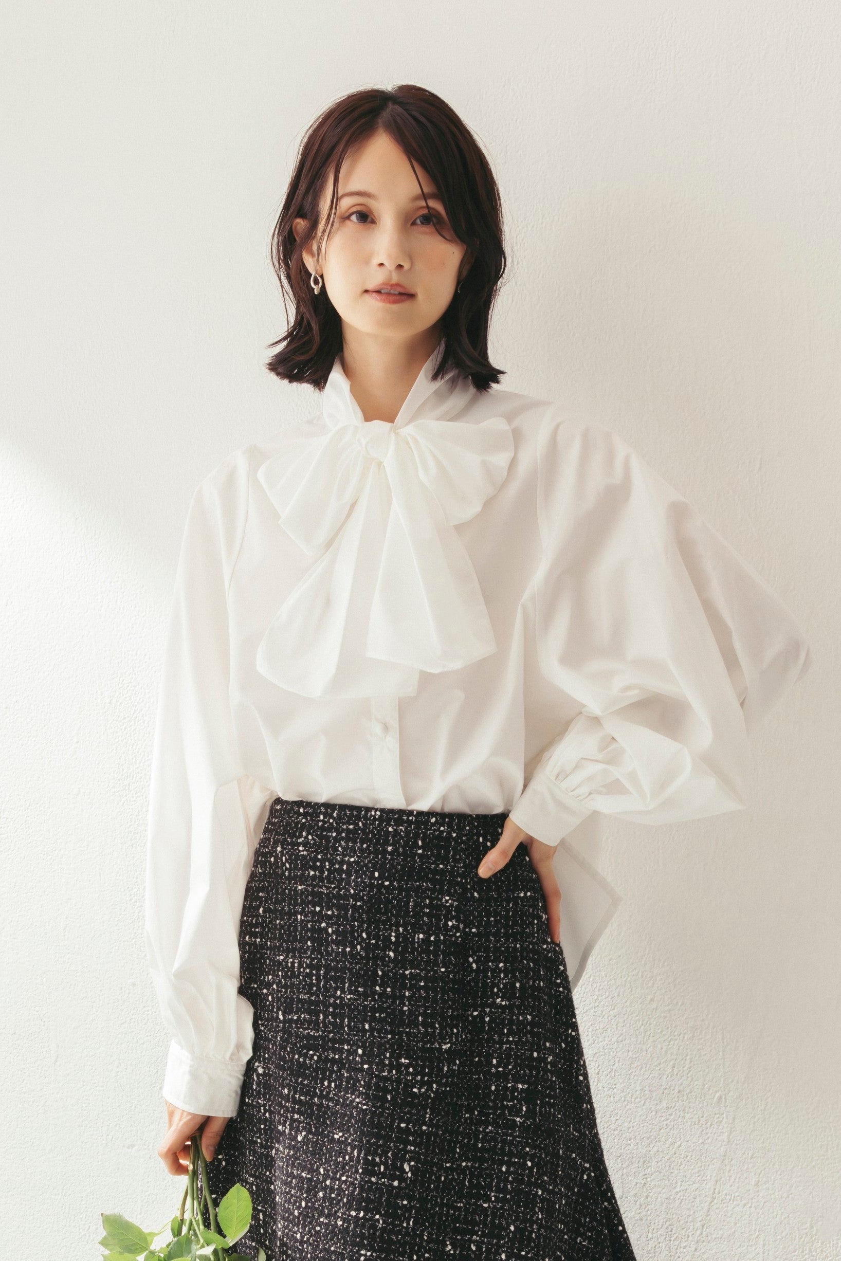 クルミ釦リボンタイブラウス NS-352 – ATELIER N'S