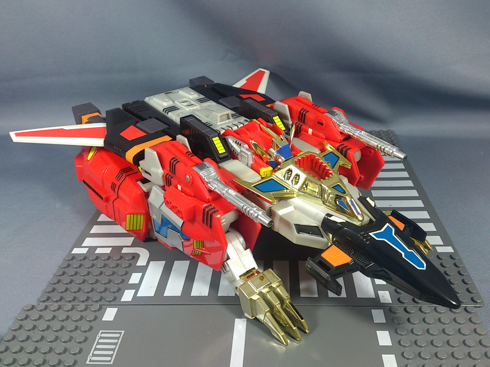 未来は、コンピューターの中に感じられた。（タカラ 電光超人