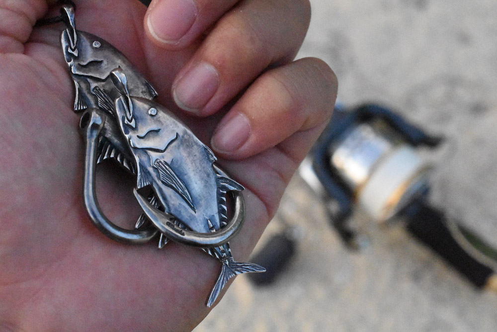 ロウニンアジ（GT） シルバーネックレス | 釣り針ネックレス