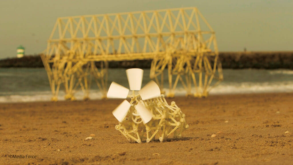 テオ・ヤンセンのストランドビーストの組み立てキットを期間限定発売