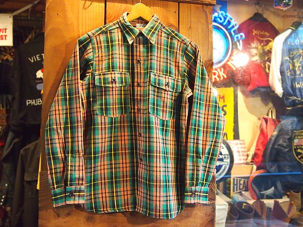 ウエアハウスのダックディガーシリーズからチンスト付きのネルシャツが