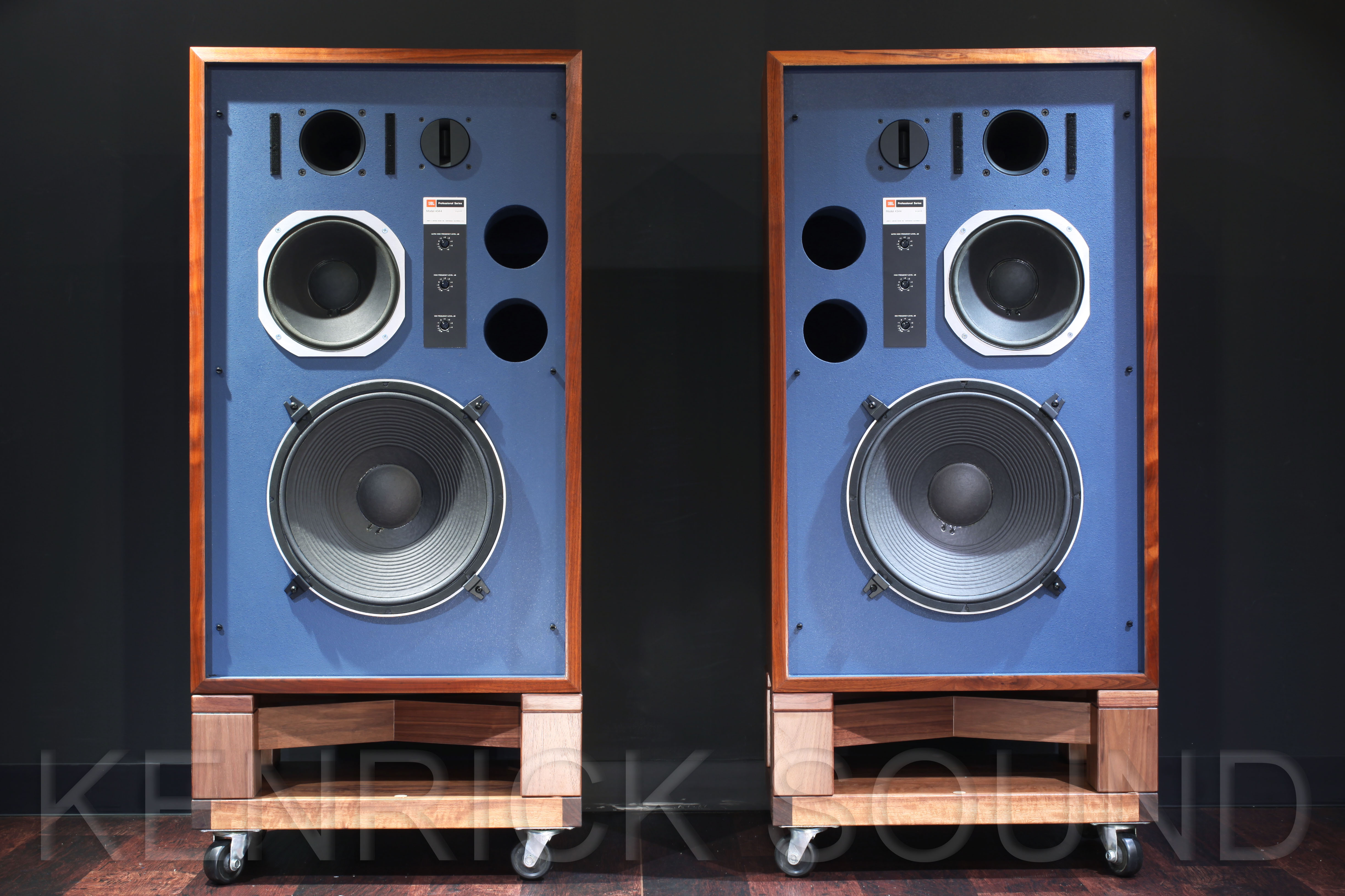 JBL 4344 スピーカーの魅力を存分に聴かせるウッドスタンド付