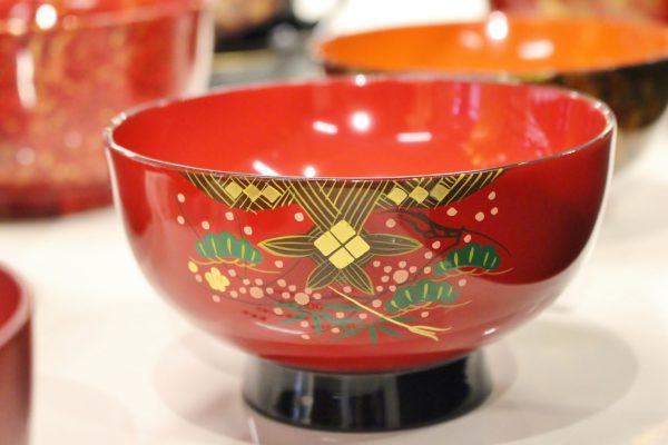 加飾技術が豊富。人の目を惹きつける会津塗 | Japan Traditional