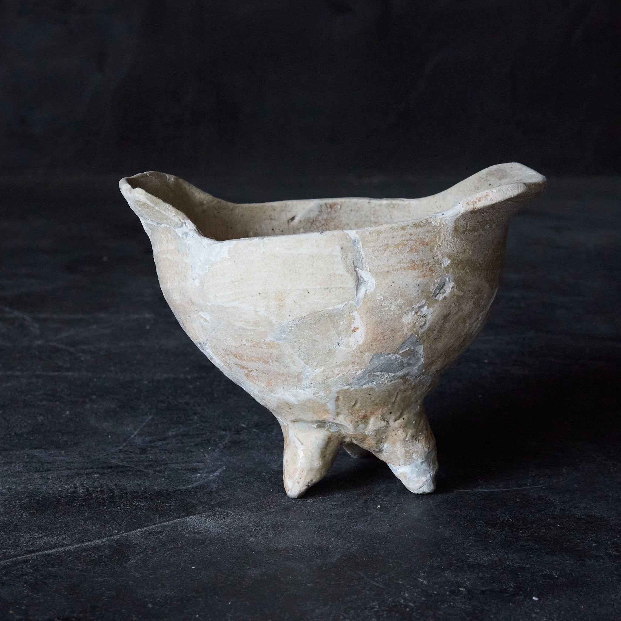 李朝 堅手三足爵型祭器（1392–1897 CE） | 入蘆花（ロカニイル）