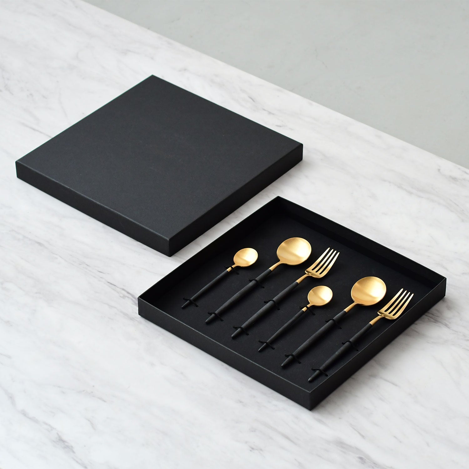 Cutipol(クチポール) ゴア ブラック×ゴールド デザート+ティースプーン