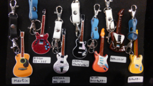ギターキーホルダー7種類、揃いました。 | 未分類 | 鈴木茂 公式