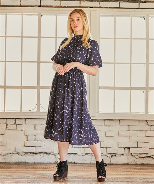 スタンド襟小花柄ワンピース【期間限定価格】【2BUY10%OFF対象商品