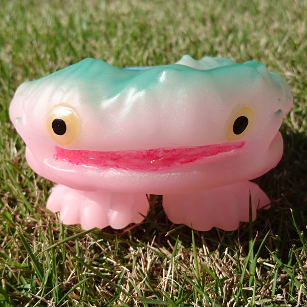 磐梯西村屋商店 × アマプロの「イナワシロン ピンク蓄光Ver.」が