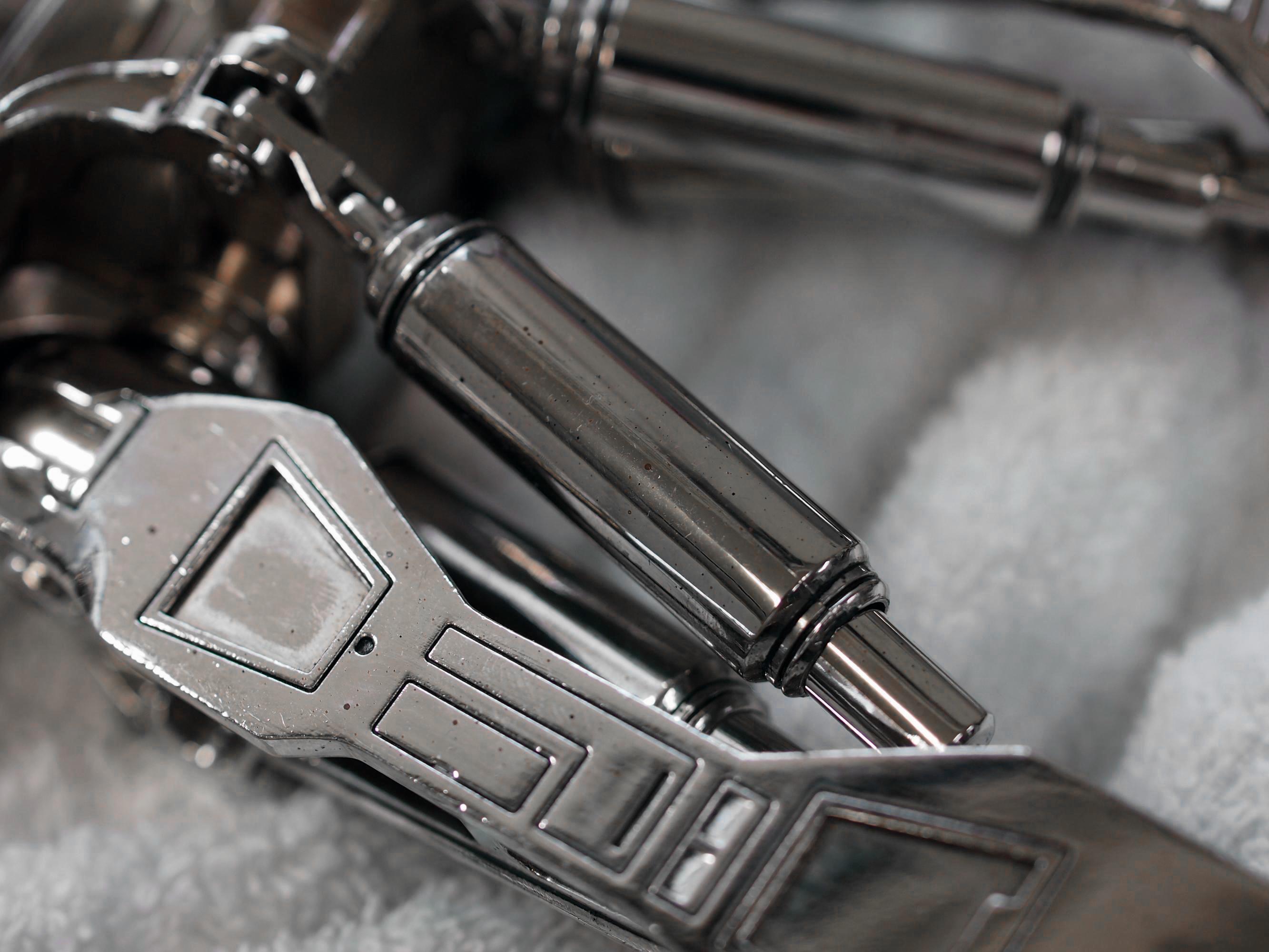 ホットトイズ 1/4（クォーター）スケール T-800 エンドスケルトン