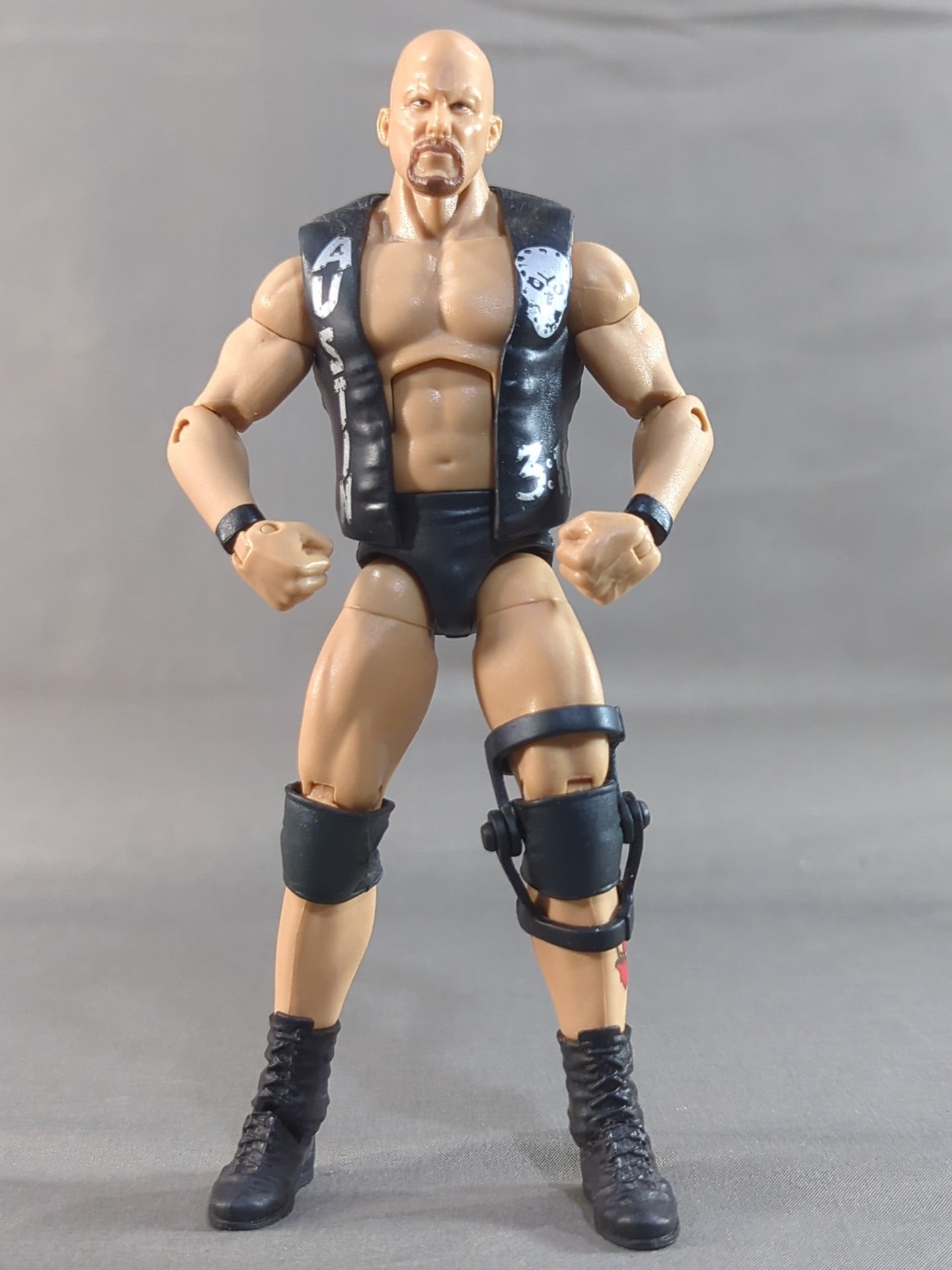 ストーンコールド・スティーブ・オースチン(黒ベスト) – 闘道館