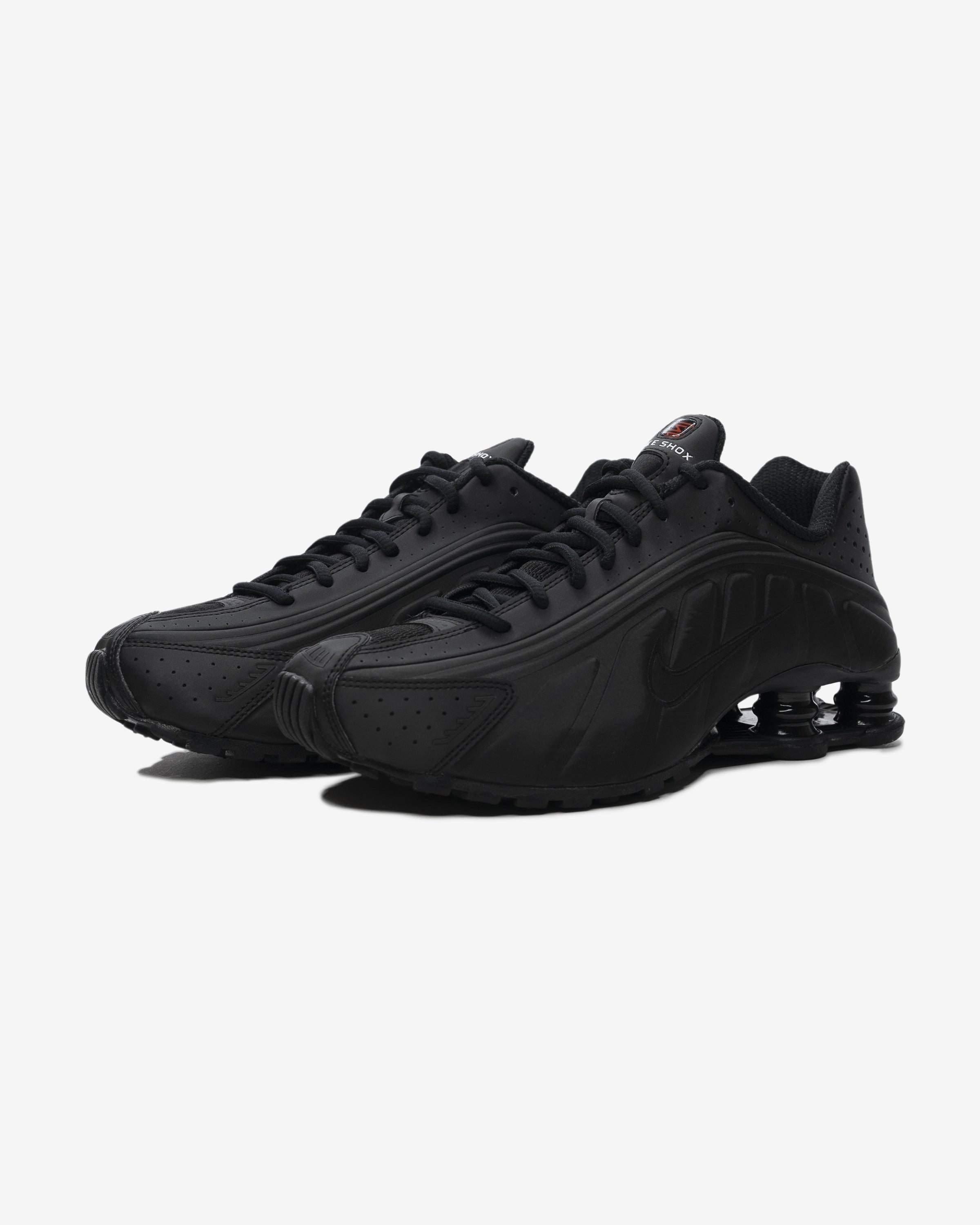 NIKE SHOX R4 – UNDEFEATED JAPAN