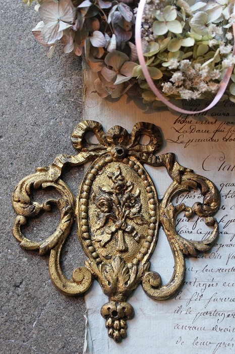 フランスアンティーク ルイ16世 オルモルのリボンのメダリオン」ココン