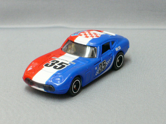 アピタピアゴオリジナル ＜世界の国旗トミカ＞トヨタ2000GT クロアチア