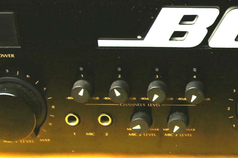 ボーズ BOSE 4702 II 4CHプリメインアンプ