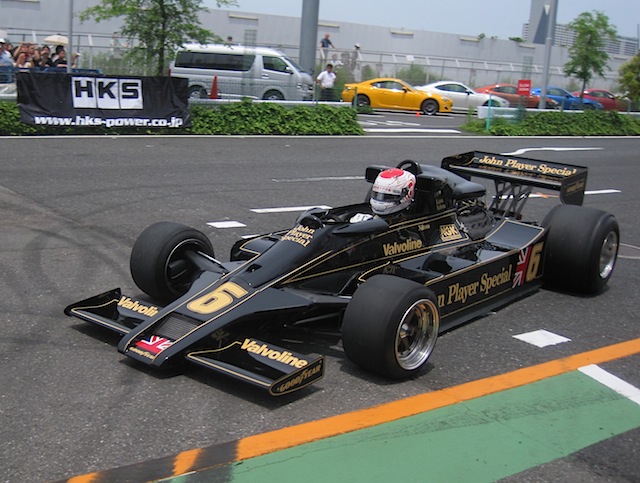1977年F1日本GP、G..ニルソン車のロータス78がデモラン (Planex) -