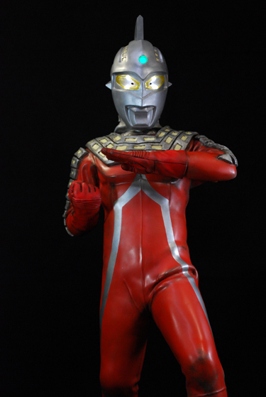 海洋堂】 ハイパーソフビ ウルトラセブン プロップ＆電飾ver. 完成品