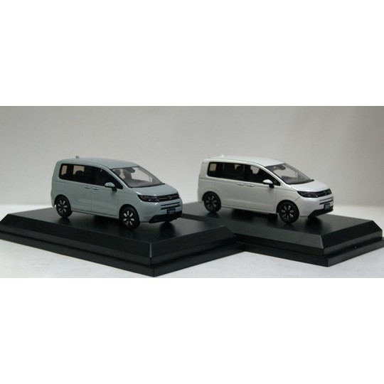 フリード スパイク ミニカー 1/43スケール ケース付き フリード