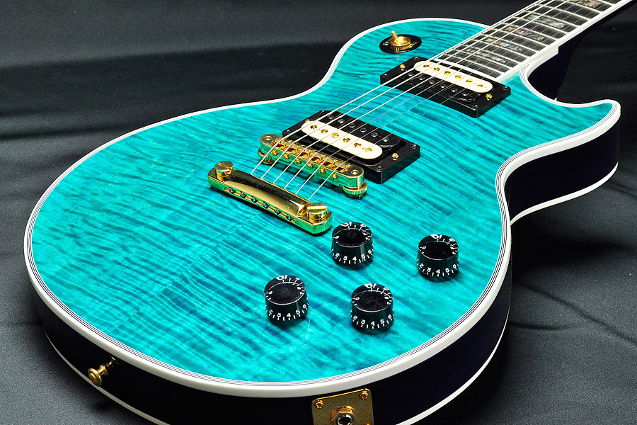美しい『Aqua Blue』を纏ったレスポールカスタム!! | イシバシ楽器