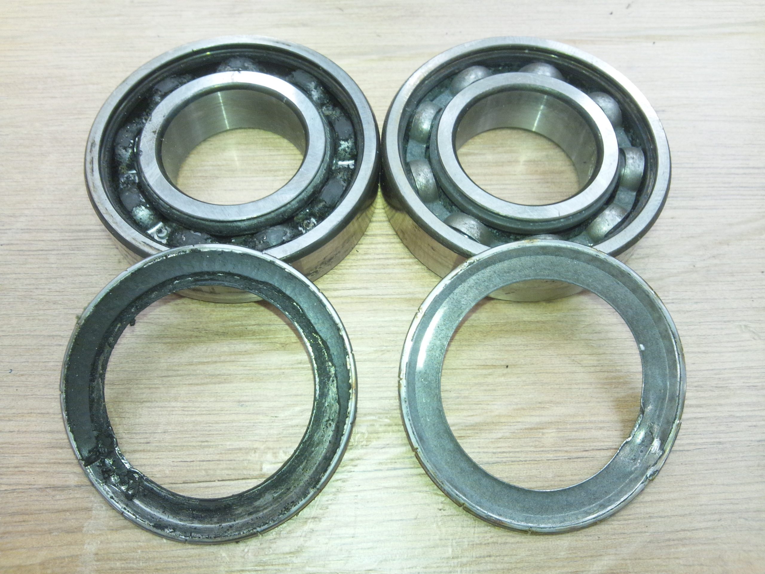 異音がするベアリングの中を覗いてみる | 石森電機製作所