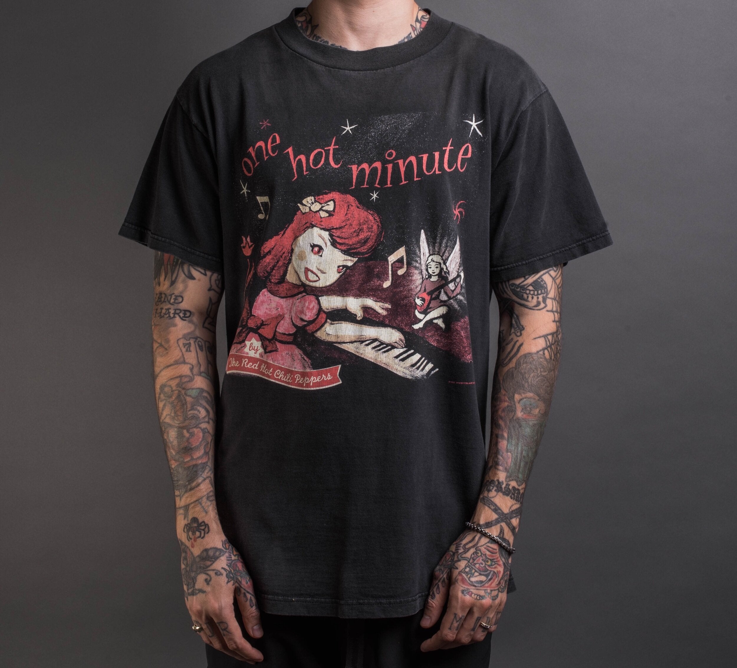Vintage 1995 Red Hot Chili Peppers One Hot Minute T-Shirt – Mills