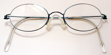 子供のメガネ、子供用メガネフレーム。軽くて目立たない子供眼鏡フレーム。