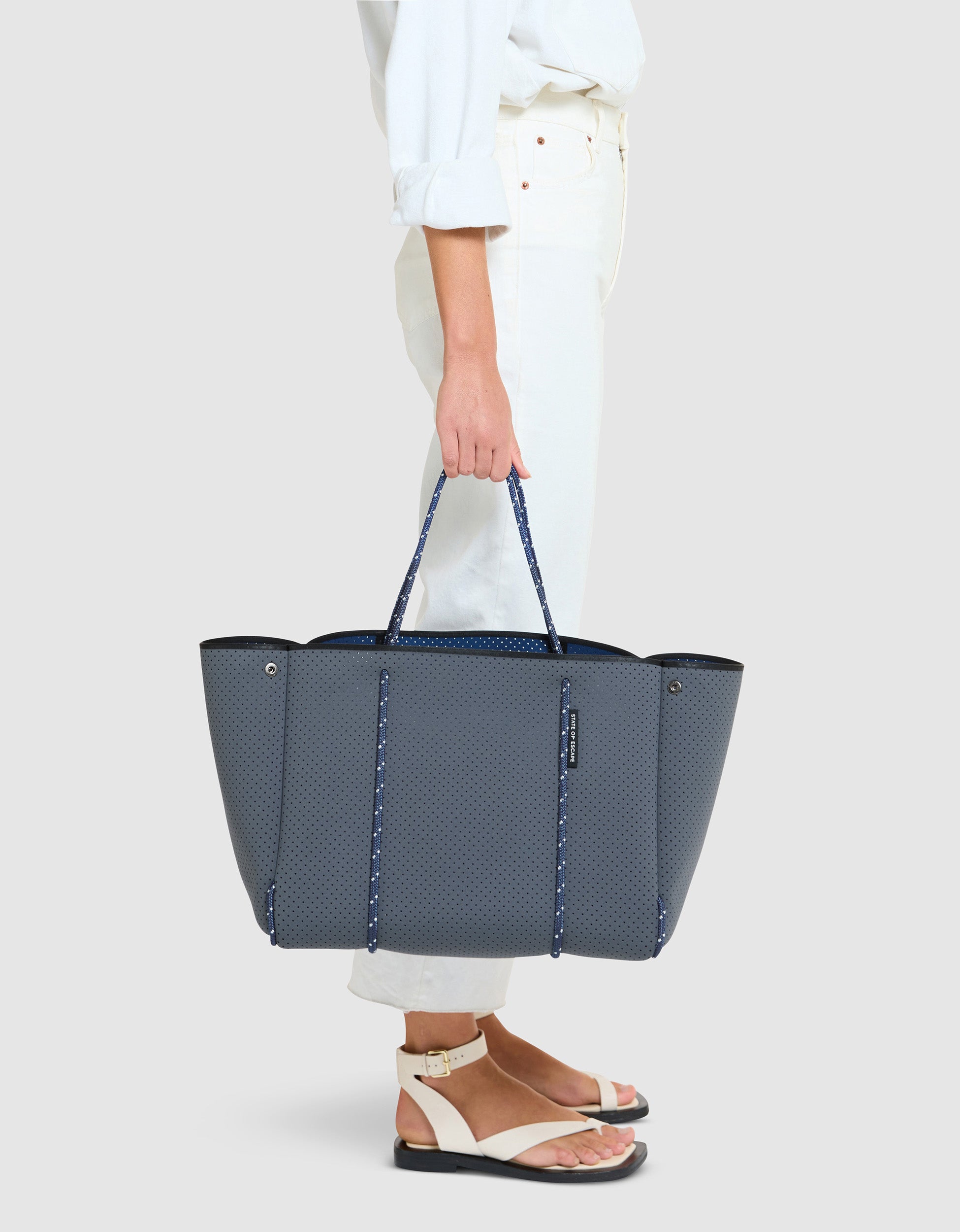Escape™ Tote Bag In Pewter- Navy – State of Escape
