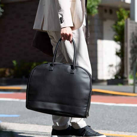 ボストンバッグ／30L》ガバッと開いて、小旅行や出張の荷物をたっぷり