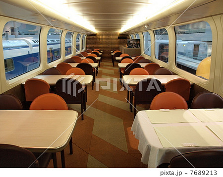 JR東海道新幹線・100系168形式（食堂車）の車内の写真素材 [7689213
