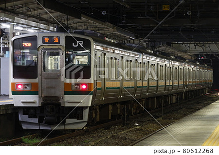 上越線211系（6両編成：高崎⇔水上）の写真素材 [80612268] - PIXTA