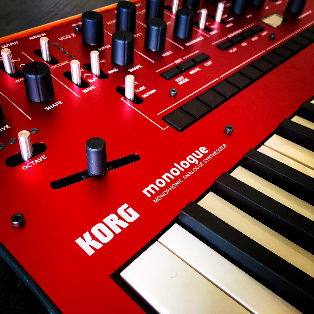 KORG monologue レビュー : 赤いモノフォニック・アナログ