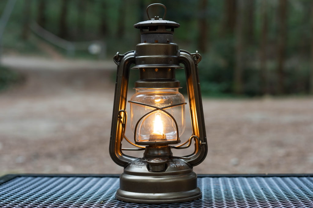 最高におしゃれなフュアーハンドランタンを徹底レビュー！種類、燃料