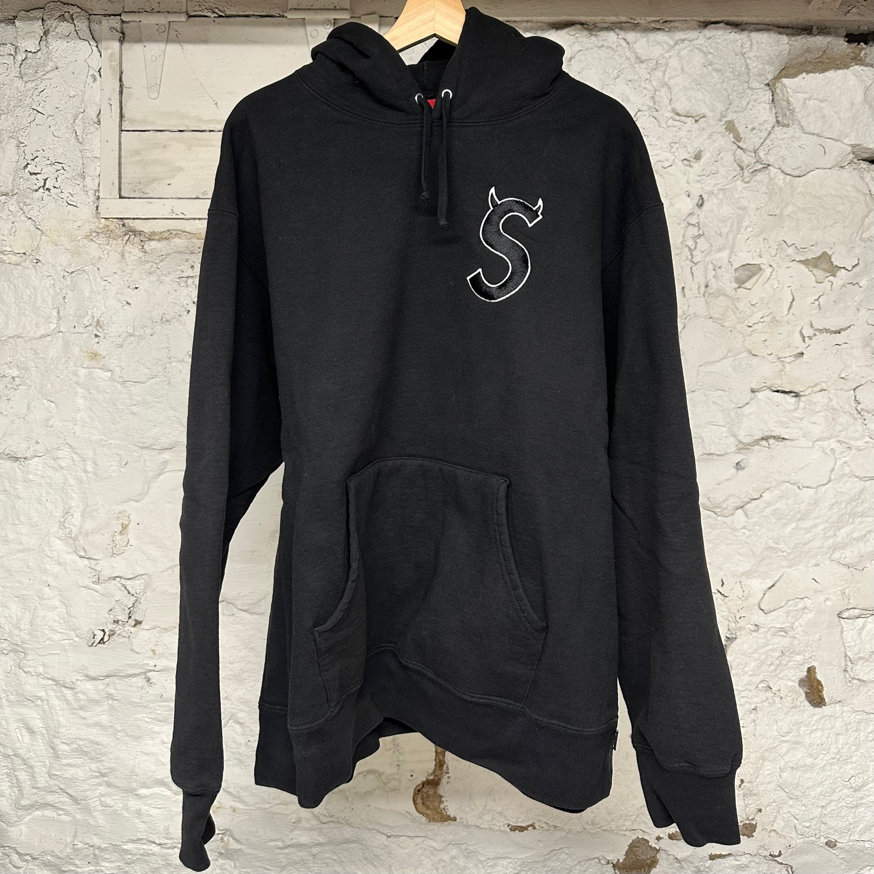Supreme Horn S Logo Black Hoodie Sz XL – The Gallery Online
