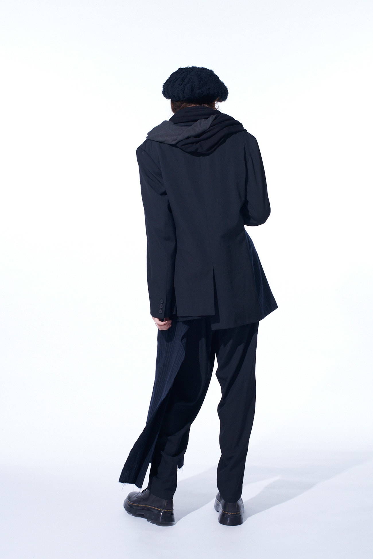 WASHER WOOL GABARDINE ASYMMETRICAL PLEATED JACKET(M Black): S'YTE