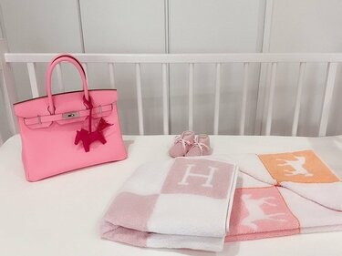 川崎希『エルメス』でベビーグッズとバーキンを購入「新しい赤ちゃんが