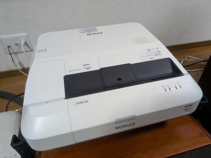 エプソン 超短焦点プロジェクター EB-696UTを買いました | tokui55.com