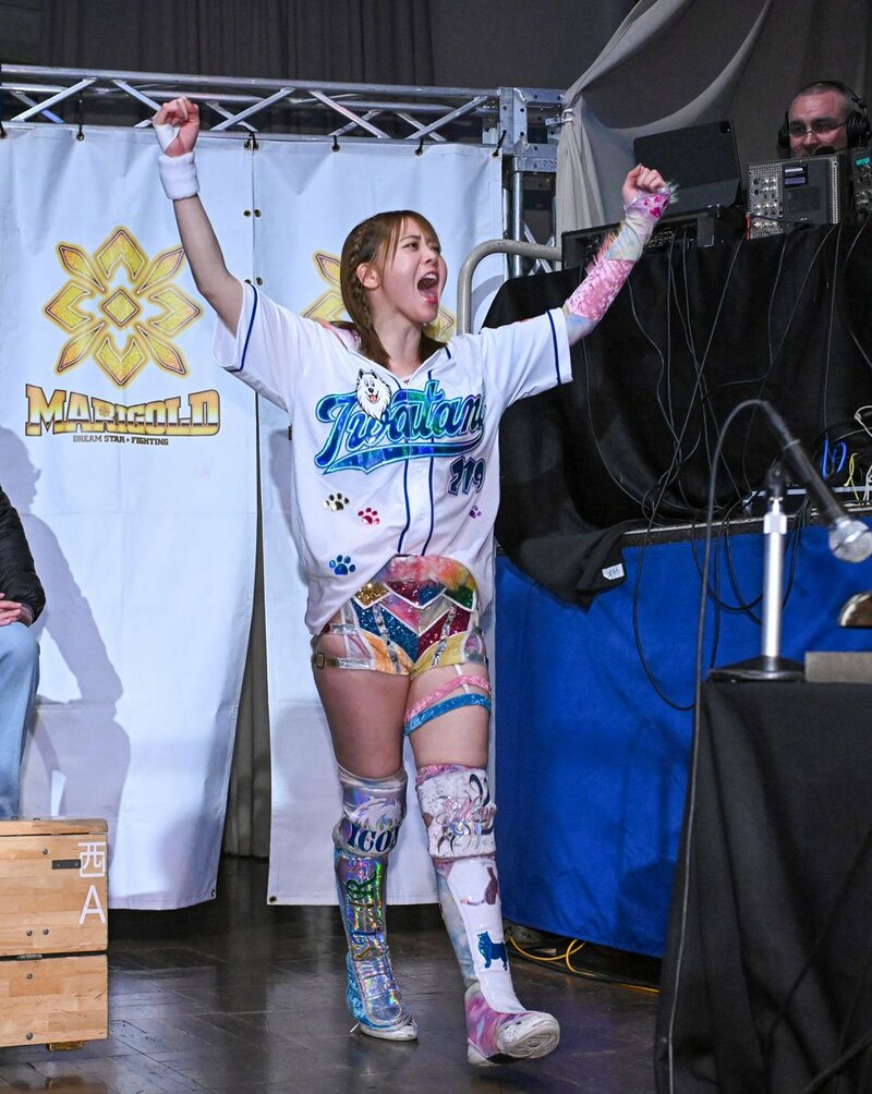 写真：【マリーゴールド】岩谷麻優 初陣で階段落ちも…高橋奈七永に白星