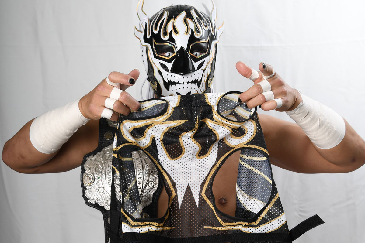 プレゼント】「新日本プロレス」エル・デスペラード選手直筆サイン入り