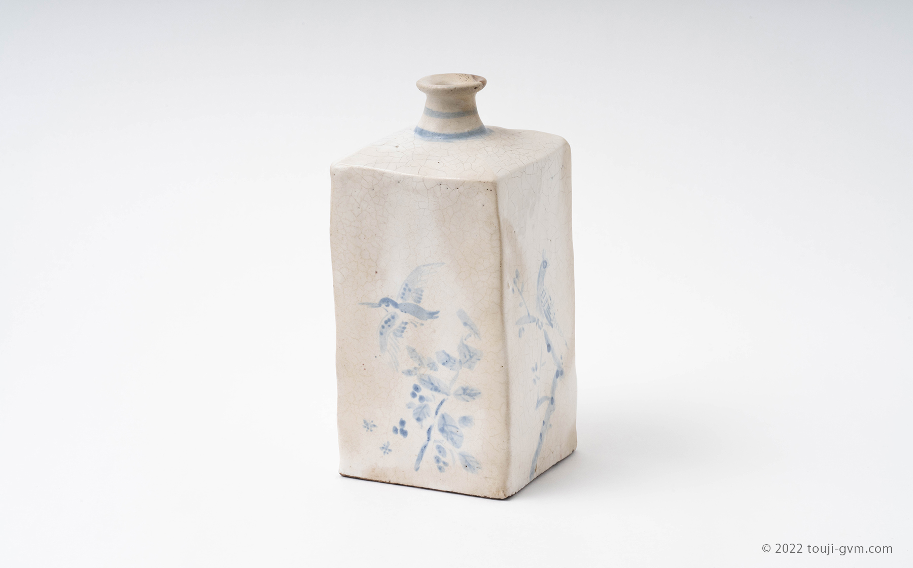 李朝分院手染付角徳利 – Bunwon Ware Bottle | 陶磁オンライン美術館ー
