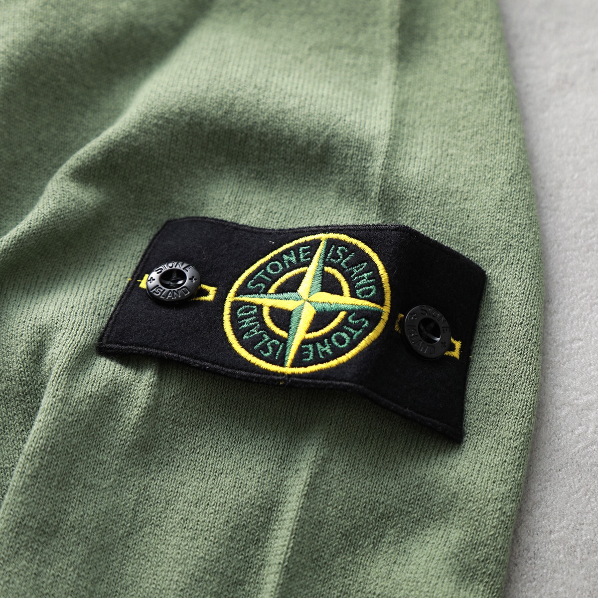 楽天市場】STONE ISLAND ストーンアイランド ニット 1015532B9 メンズ