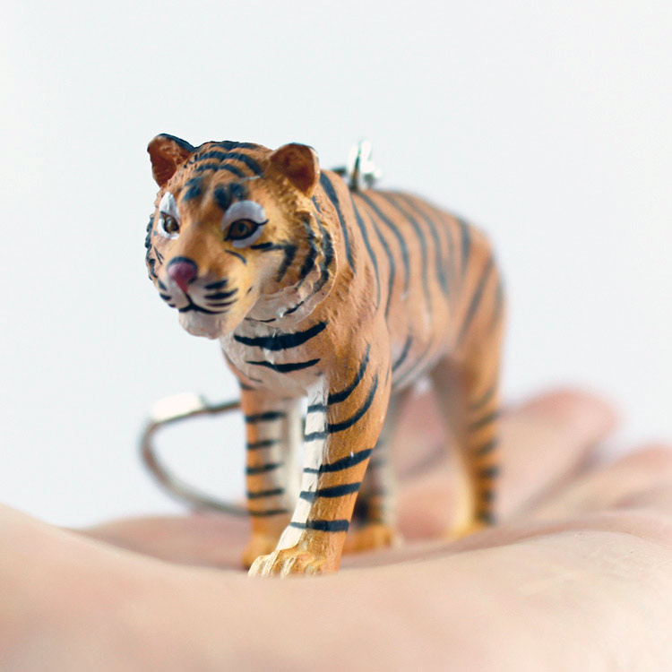 楽天市場】アニマルキーリング スマトラトラ W8×D1.8×H4cm PVC 動物