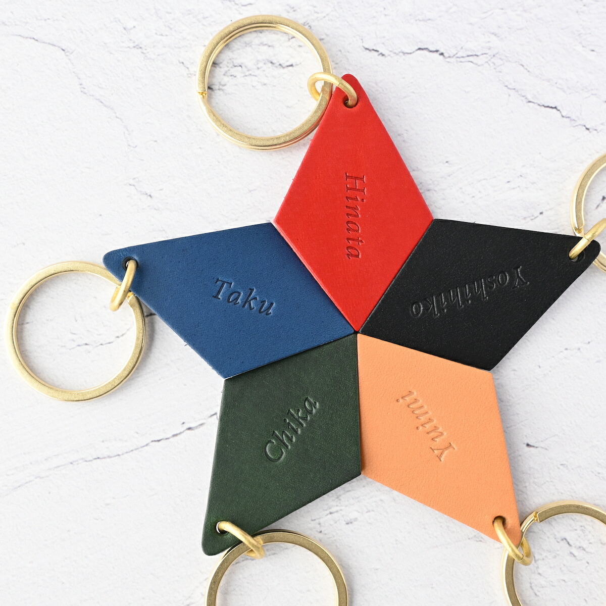 楽天市場】名入れ キーホルダー 本革 5人セット 家族 友達 仲間 お揃い