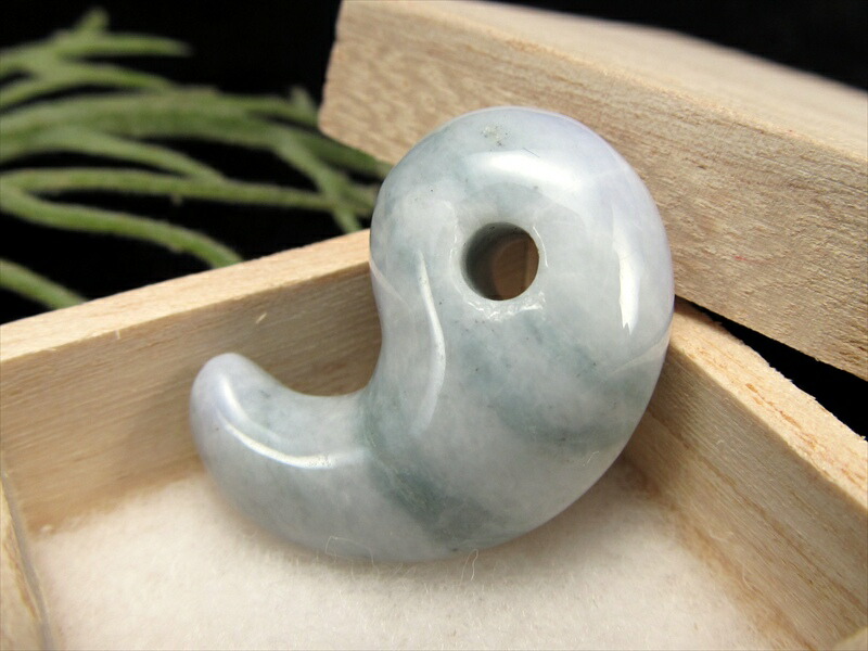 楽天市場】【店頭展示中】○【糸魚川翡翠 勾玉(硬玉・まがたま)】石