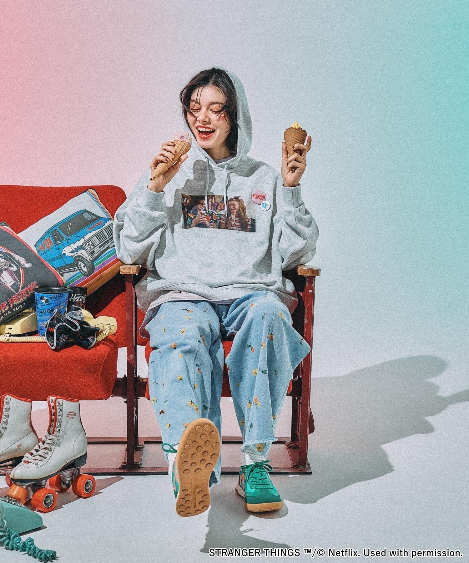 niko and ｜【STRANGER THINGS】コラボ 缶バッチ付きパーカー