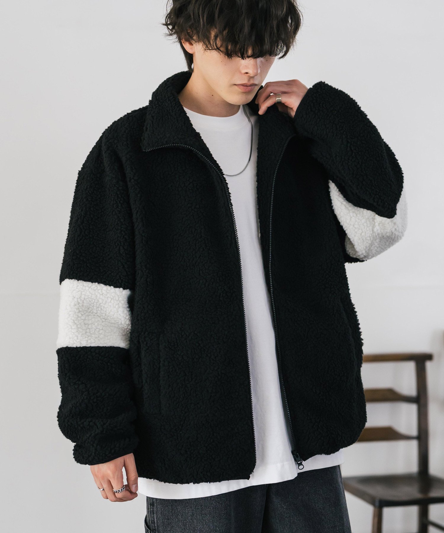 Rocky Monroe｜オーバーサイズ袖ライン配色切替スタンドネックボア