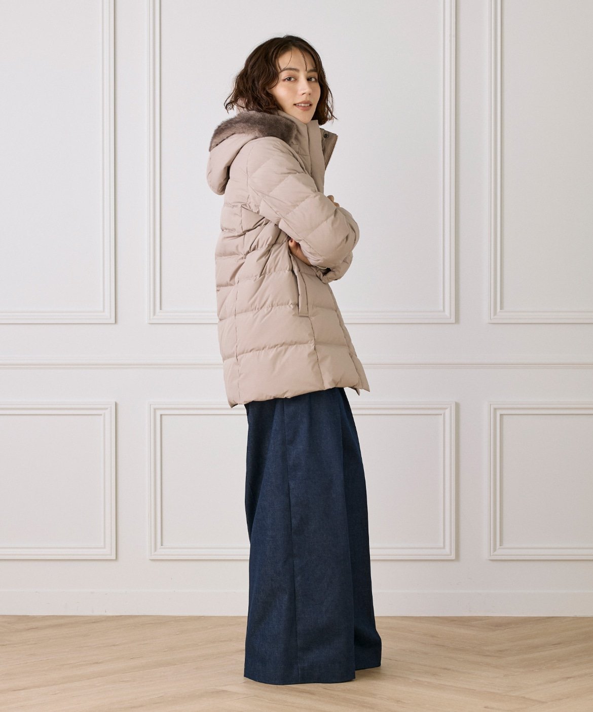 INED｜《大きいサイズ》ミドル丈 フェイクファーフードミドルダウン