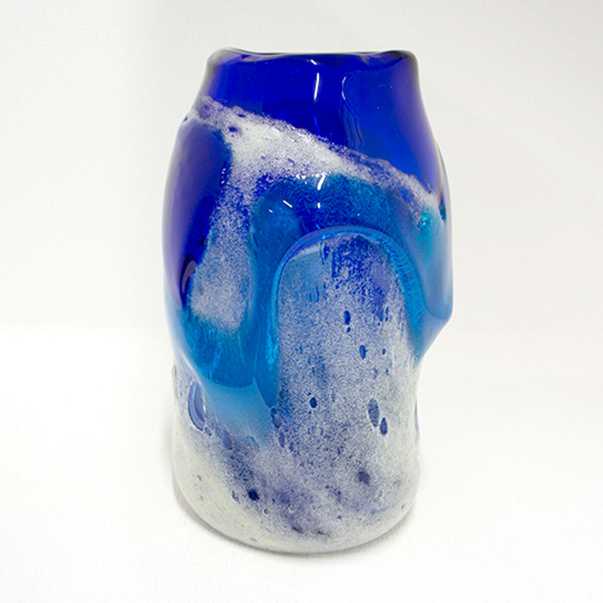 楽天市場】稲嶺盛吉(宙吹きガラス工房虹) 琉球ガラス 花入れ 白泡二色