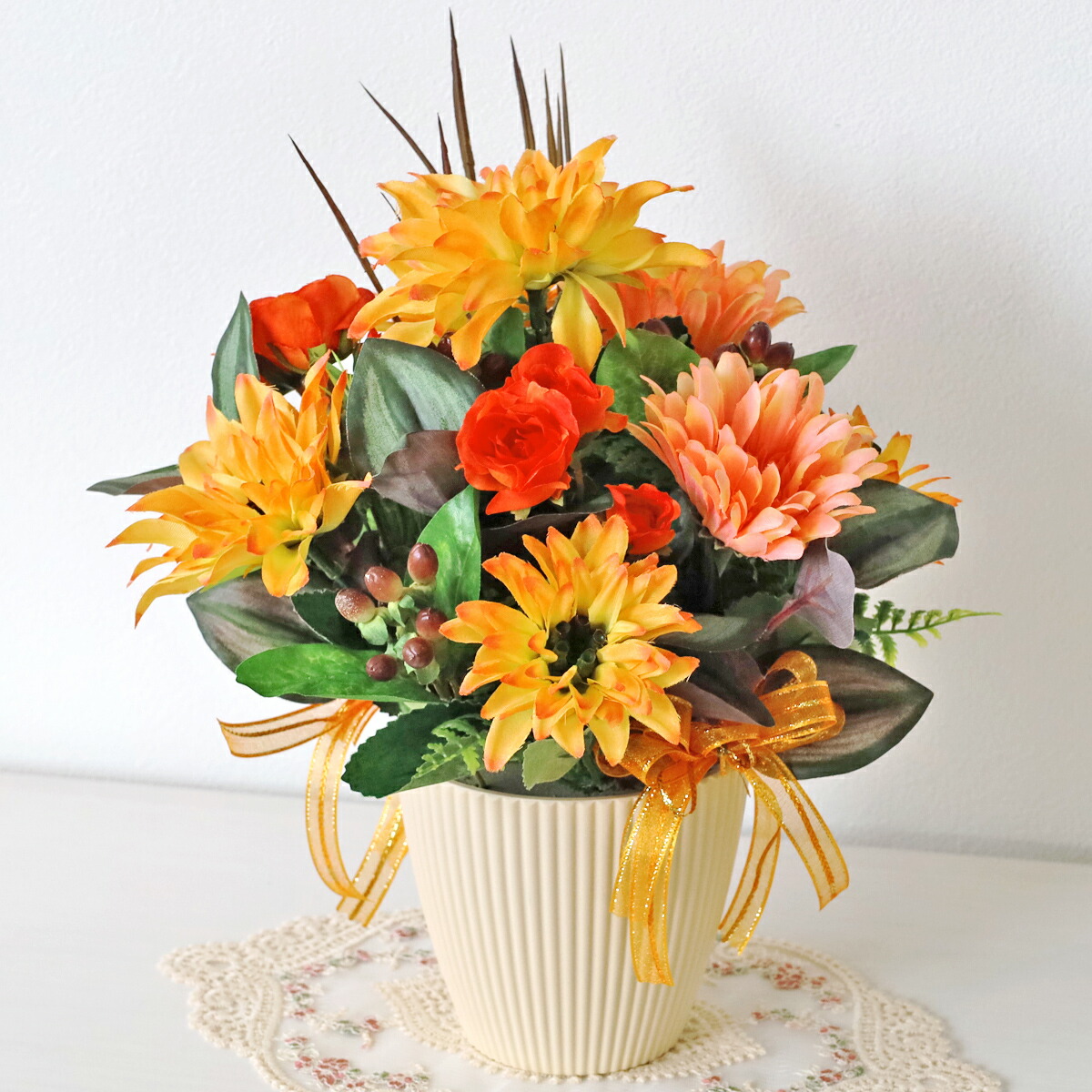 楽天市場】造花 オレンジのダリアとガーベラのオールラウンドアレンジ