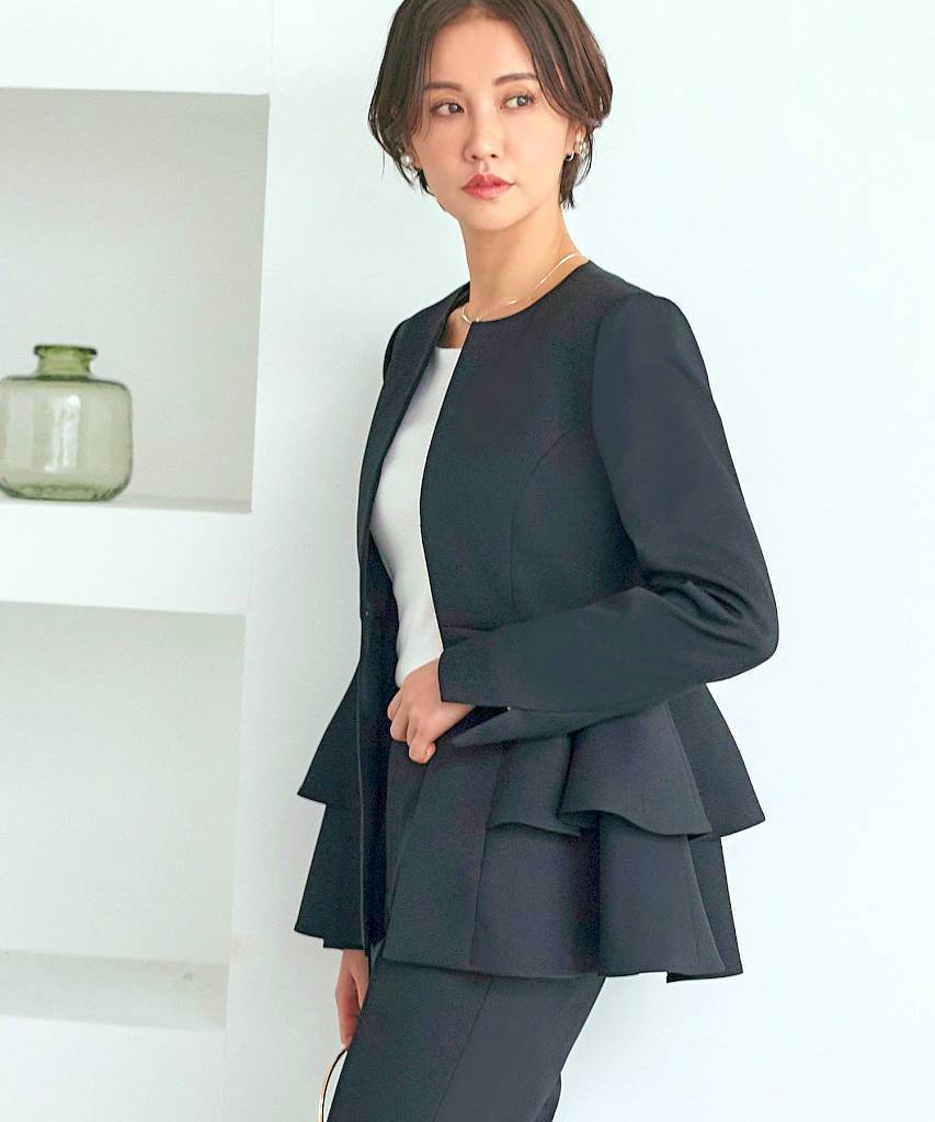 楽天市場】【S〜3L】ノーカラーフリルペプラムスリムパンツスーツ