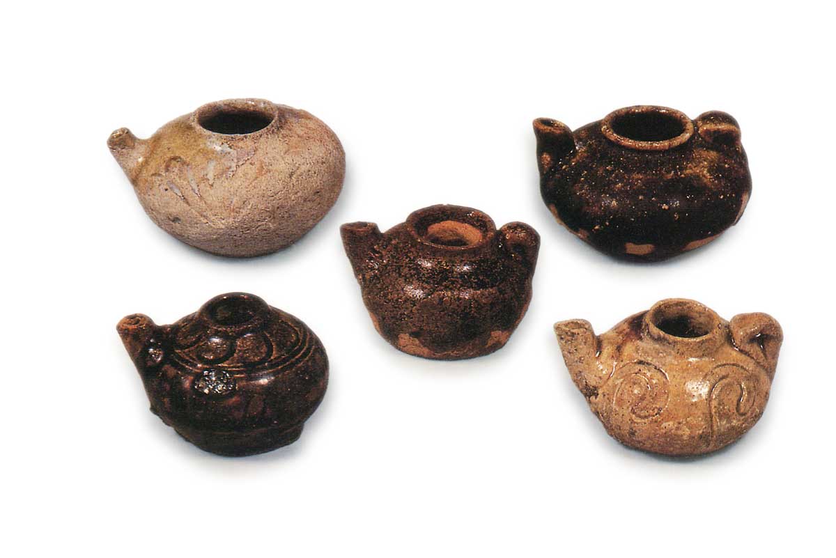 瀬戸 灰・鉄釉水滴 | 鶴田 純久の章 お話